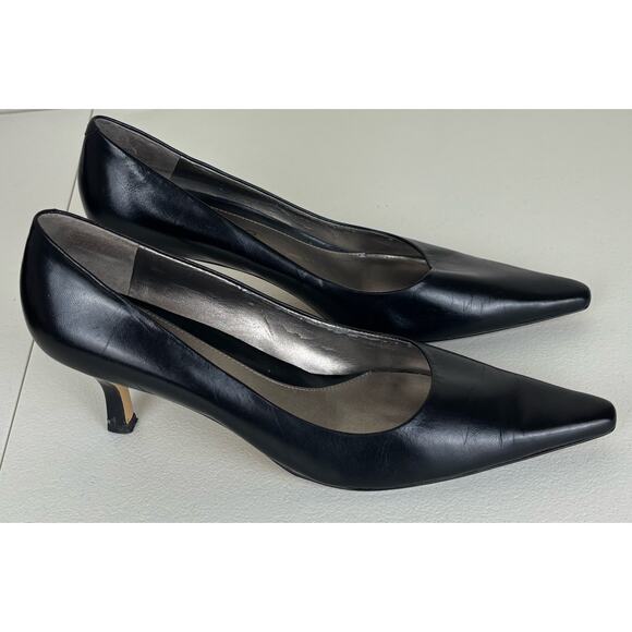 Bandolino Black Leather Point Toe Heels Pump Size 7.5 - Picture 3 of 7